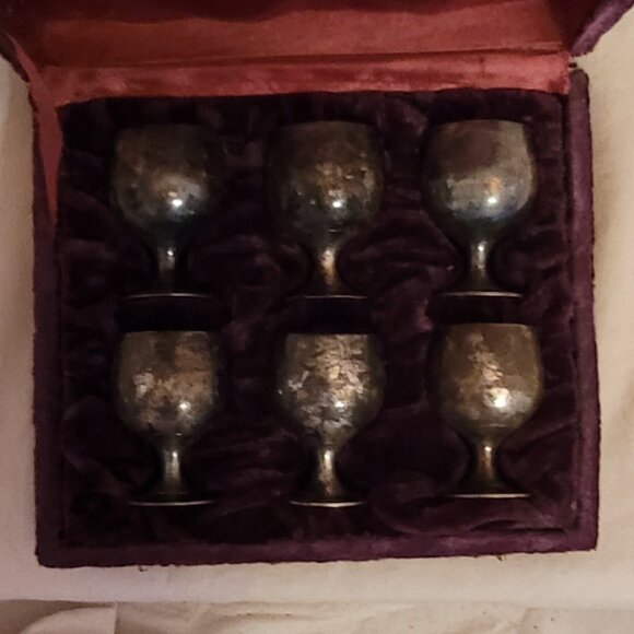Vintage Set of 6 Silver Plate Stemmed Glasses in Original Box. - Picture 4 of 15